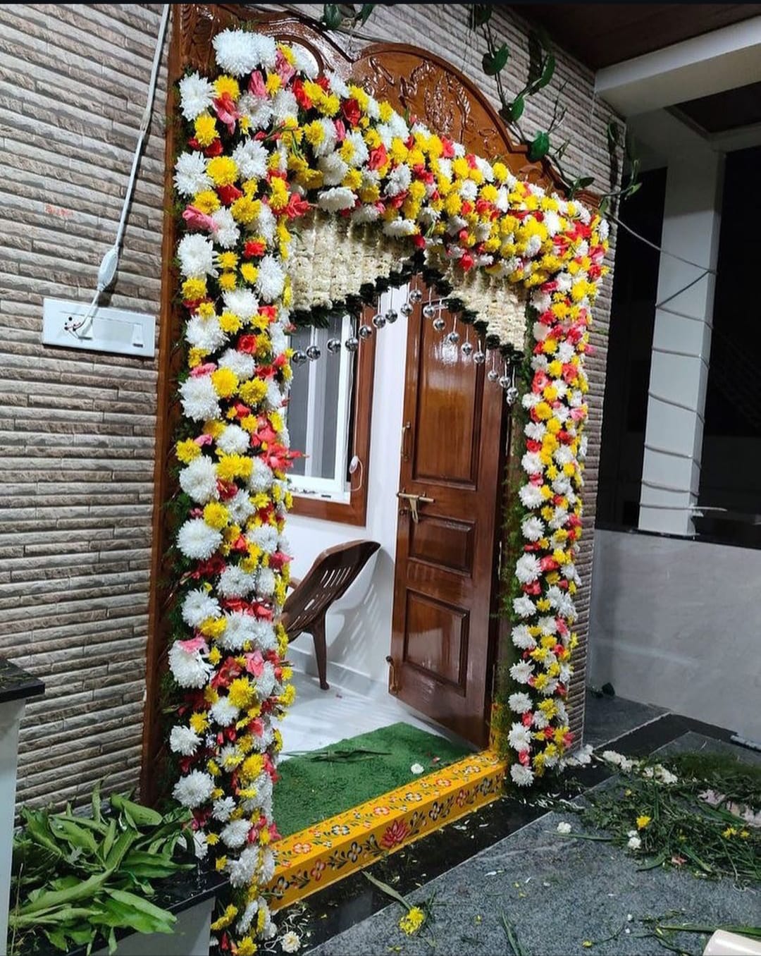Home entrance door floral garland decoration
